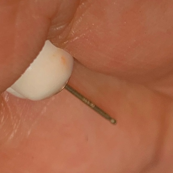 14k gold single Earrings. Final - Picture 2 of 3